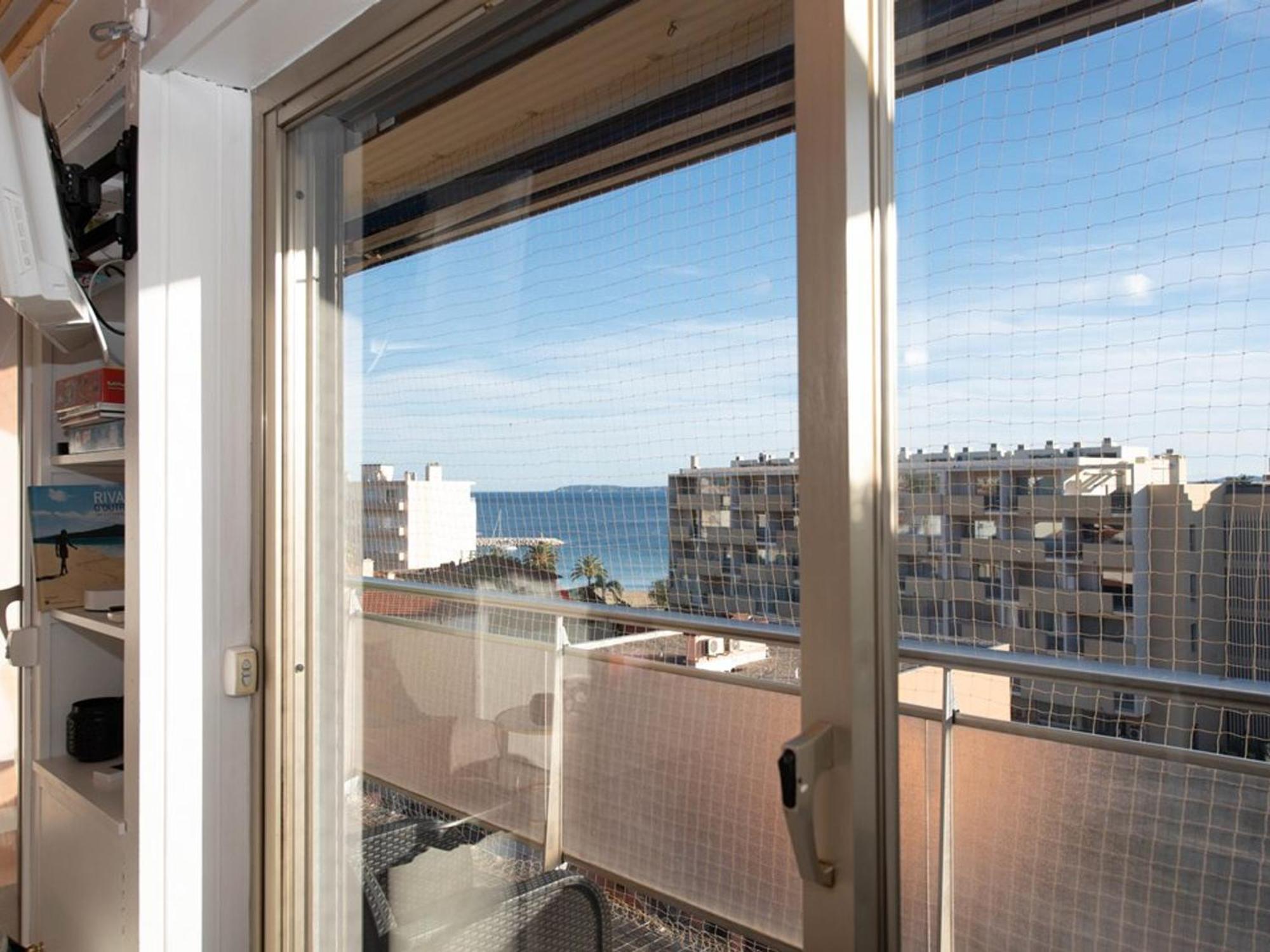 Avec Terrasse, Centre Ville, Climatisation, Parking - Fr-1-803-86 Apartment Le Lavandou